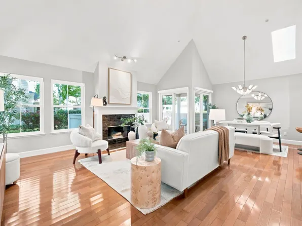 1052 Galley Ln, Foster City, CA 94404