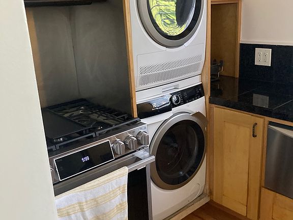 5th image of 2703 Stuart St APT 2
