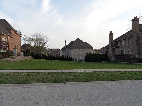 4th image of 318 Felicia Ct