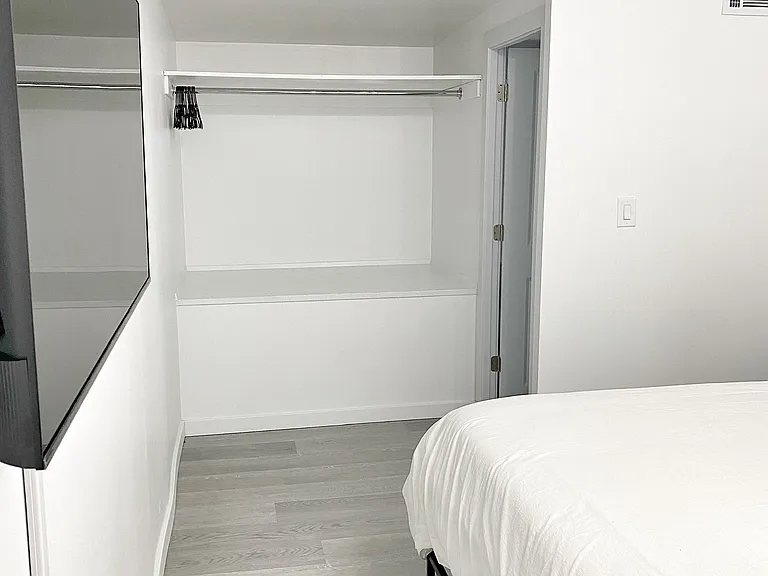 W 46th Pl — Photo 10