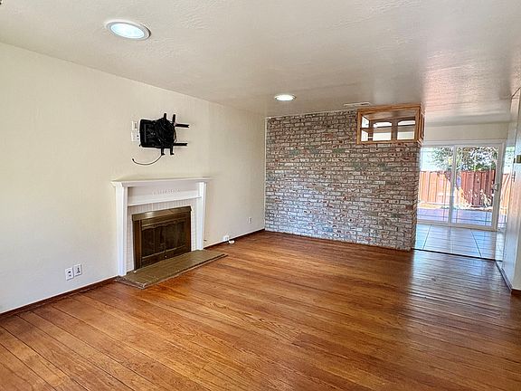 5th image of 1160 Santa Lucia Dr