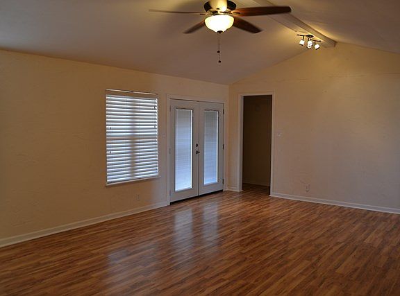 3rd image of 917 Cauley Ln
