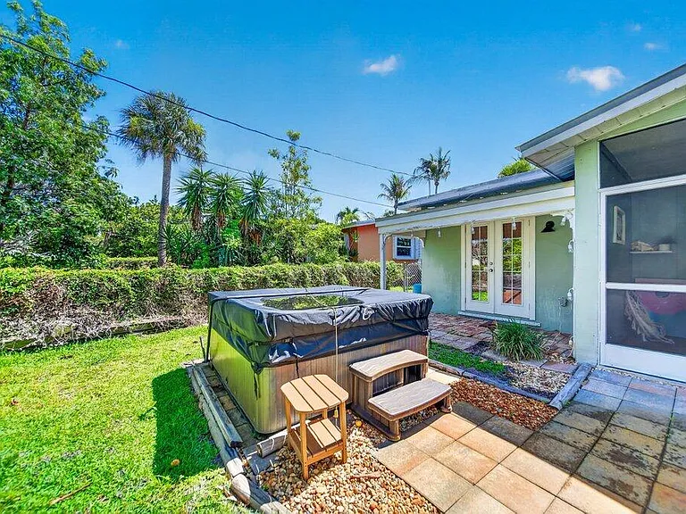 262 SE Monterey Ave — Photo 41