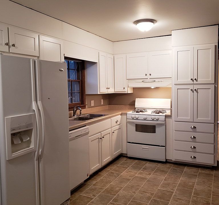2nd image of 88 Oakridge Dr