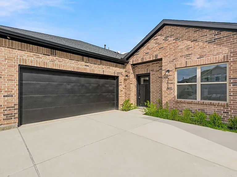 2610 Liguria Ln — Photo 4