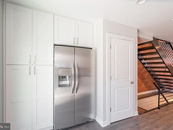 5th image of 1901 S Sartain St
