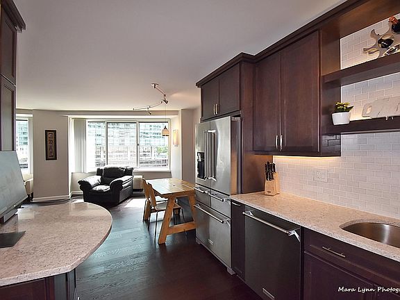 4th image of 211 E Ohio St APT 1616
