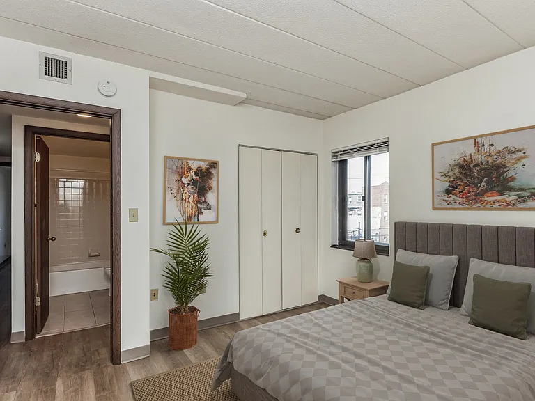 Highland Plaza Apartments — Photo 5
