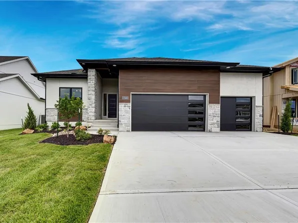 17408 Parkhill St, Overland Park, KS 66221