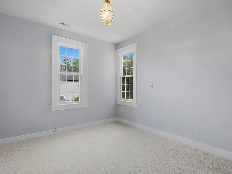 1006 W Washington St — Photo 15