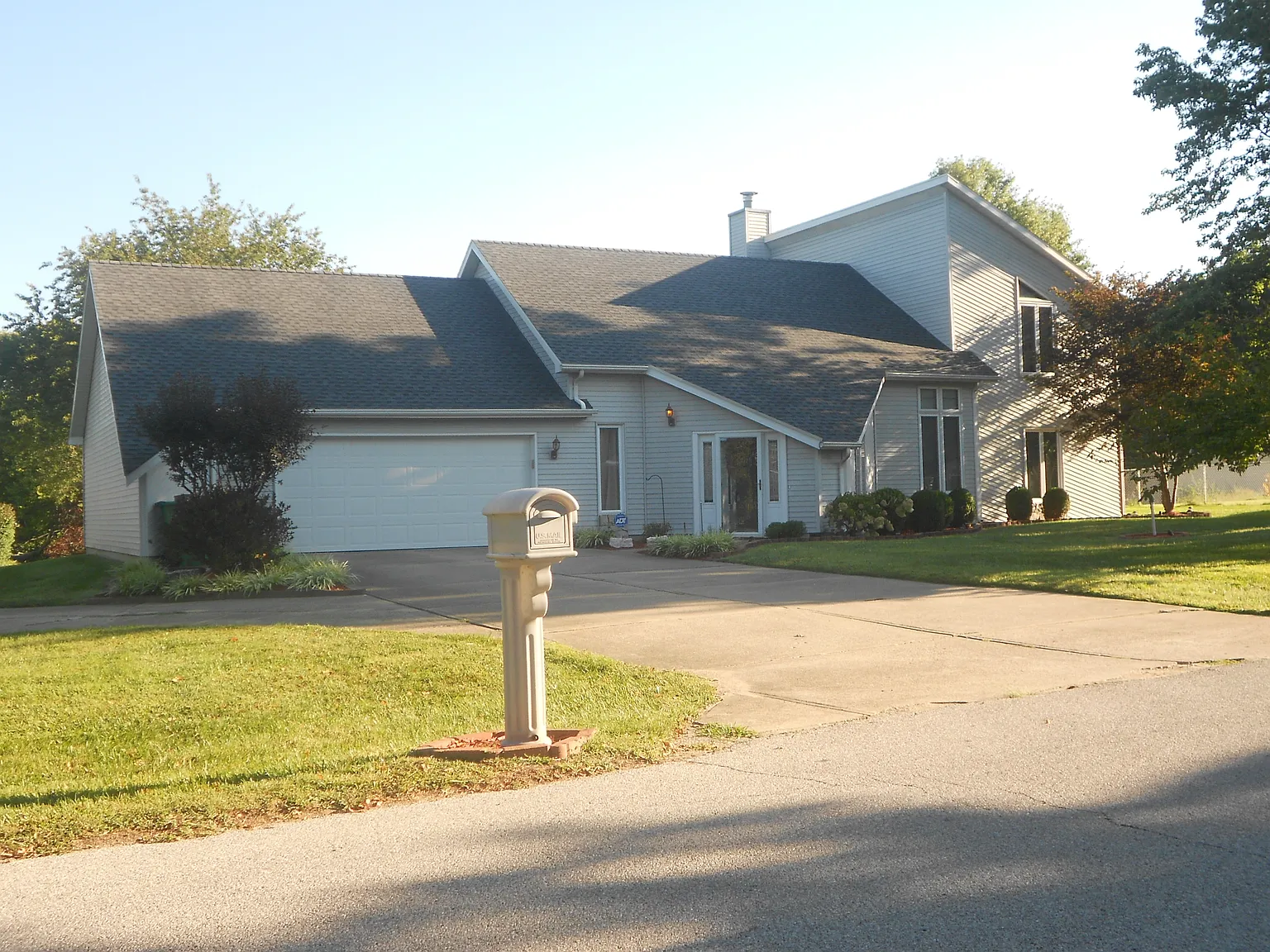 1779 W Colonial Dr photo 1