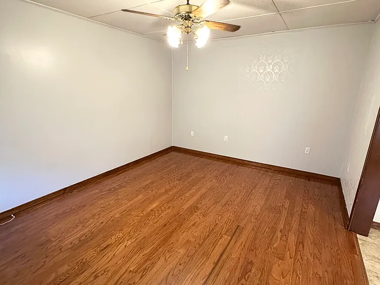 113 Thelma Dr — Photo 5