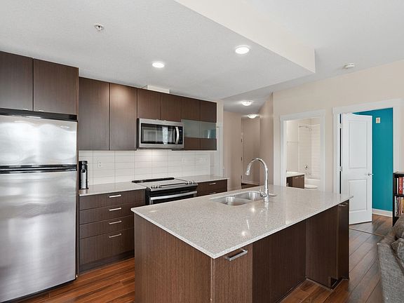 4th image of 13339 102a Ave #304