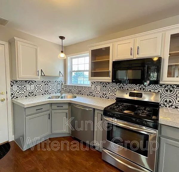 320 Ring Of Kerry Dr — Photo 8