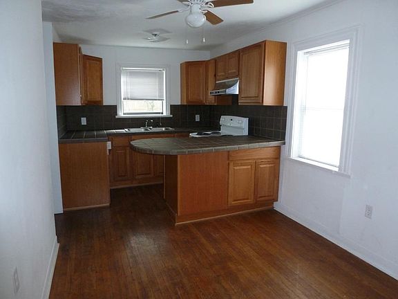 3rd image of 106 Pershing Ave