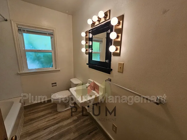 407 S 5th St E — Photo 25