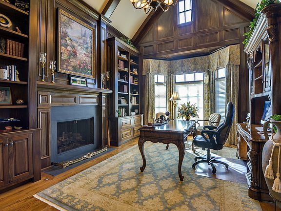 4th image of 416 Legends Park Cir