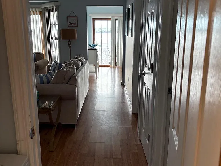 11 Harborside Dr W — Photo 3