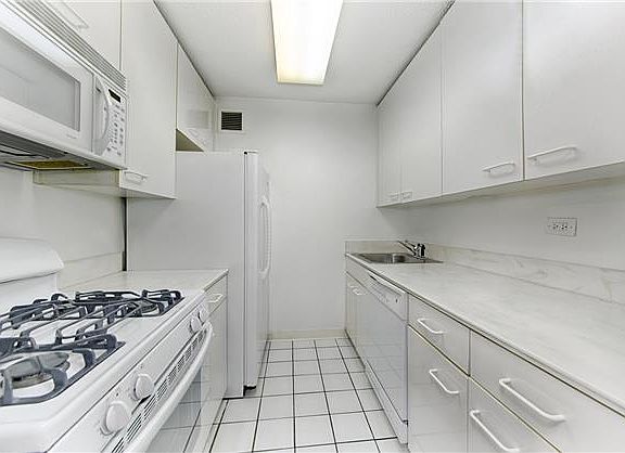 5th image of 330 E 38th St APT 30L