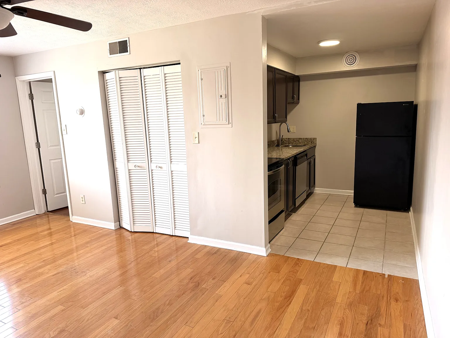 1 bed, 700 sqft, $895 — Photo 3