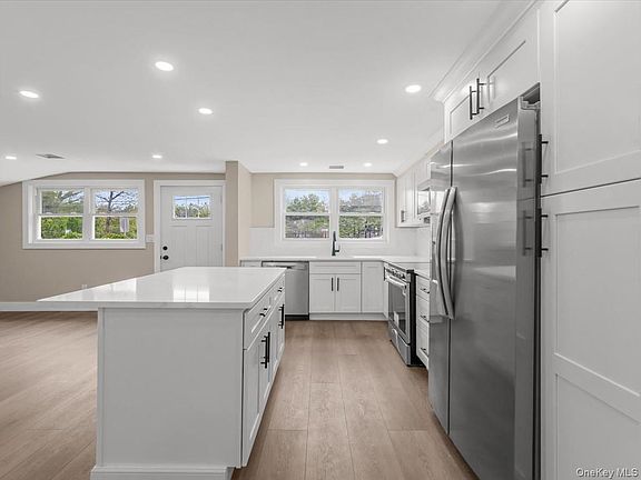 4th image of 27 Old Farmingdale Road