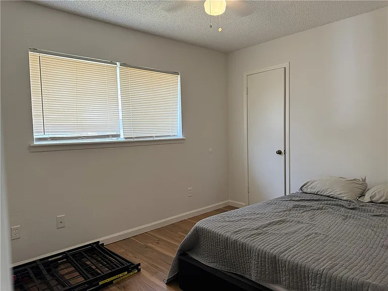 1533 Hillside Dr — Photo 15