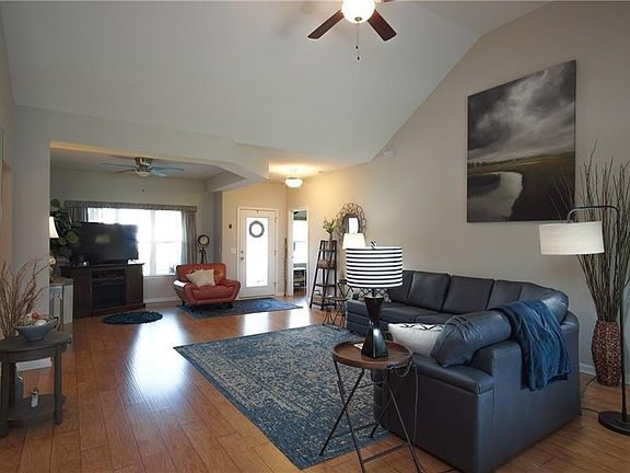 5th image of 213 Victorian Lake Dr