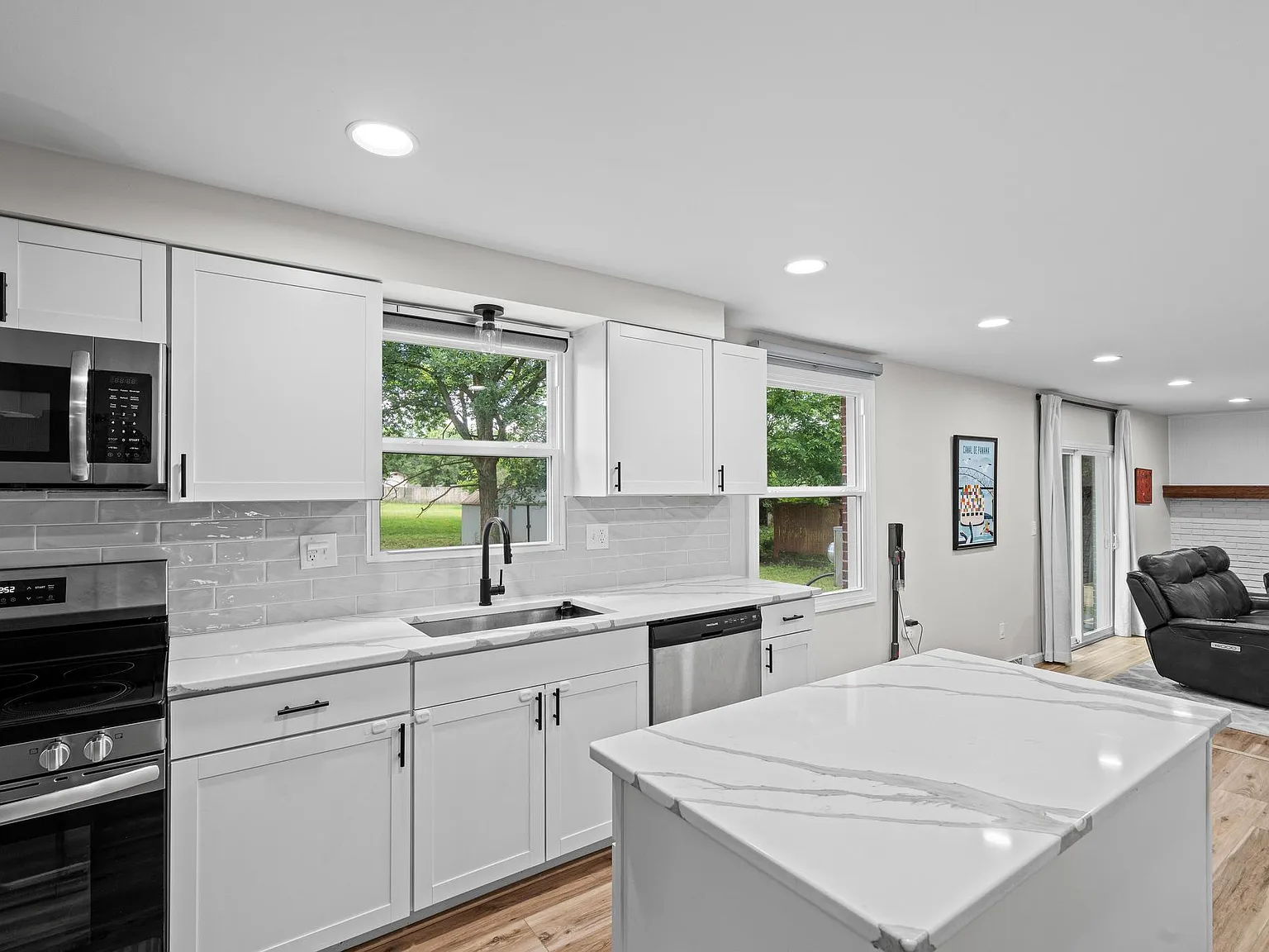 5 bed, 2956 sqft, $2,500 — Photo 2