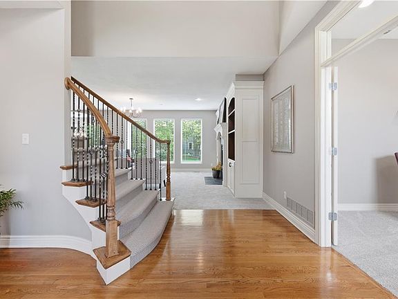 3rd image of 15565 S Gallery St