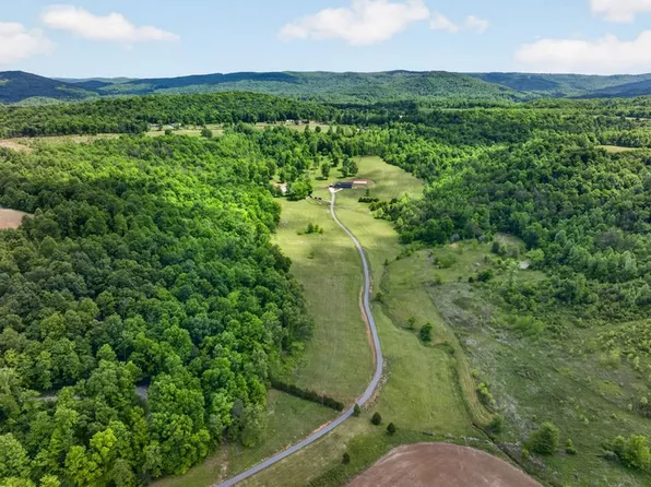 106 Pleasant Shade Ln, Monterey, TN 38574
