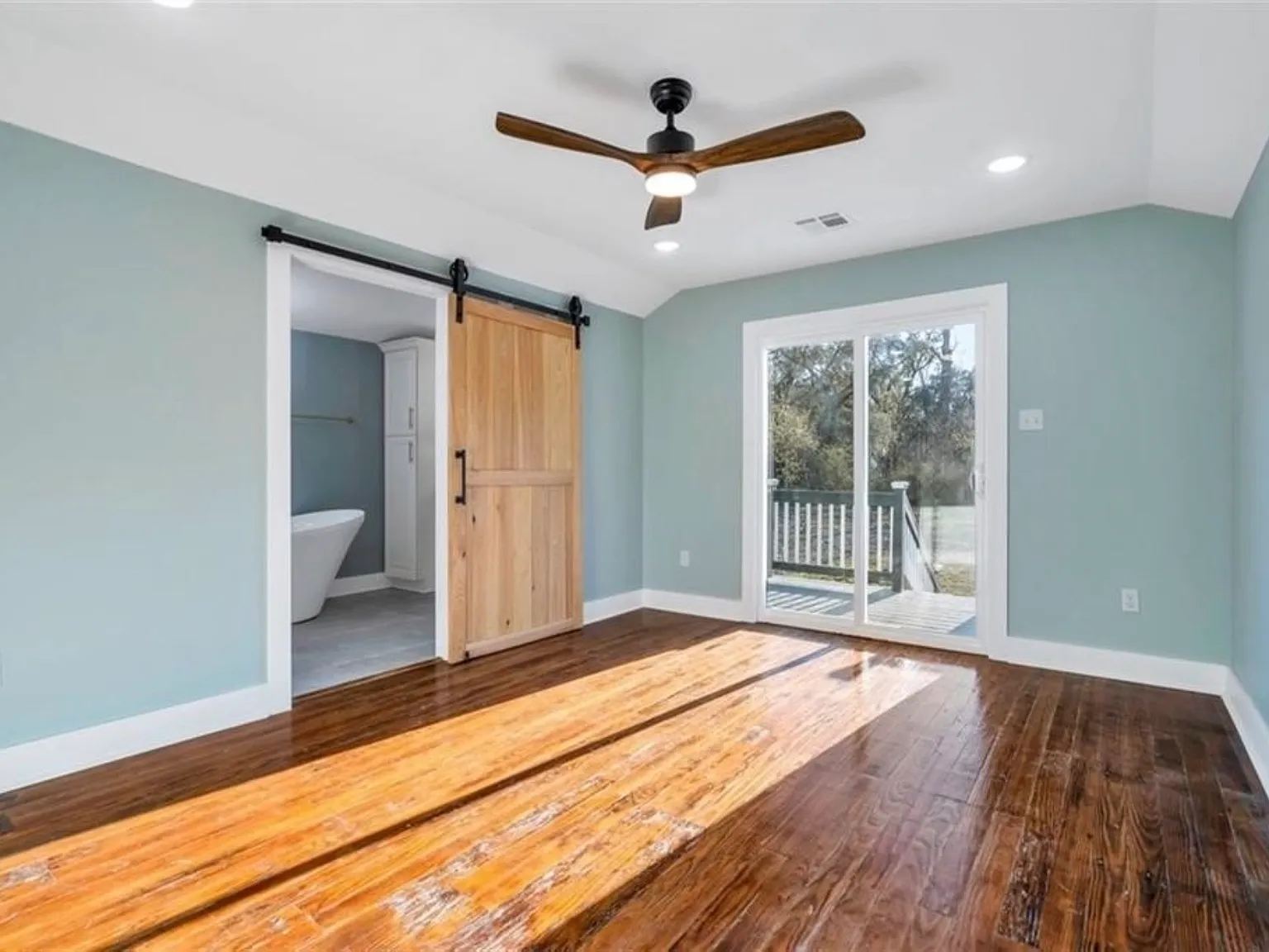 3 bed, 1400 sqft, $2,250 — Photo 4