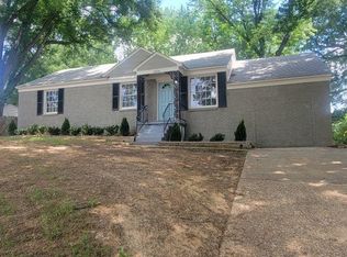 3070 Saint Charles Dr, Memphis, TN 38127