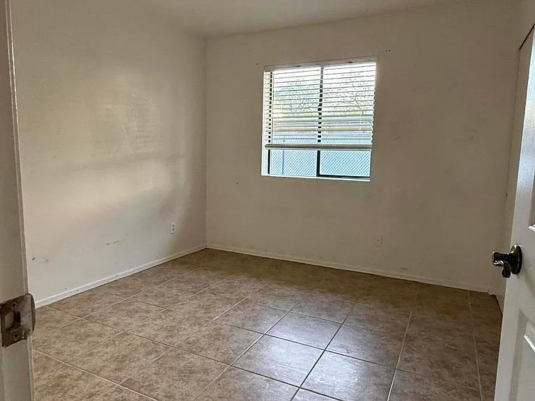4224 E Lee St #1 — Photo 4