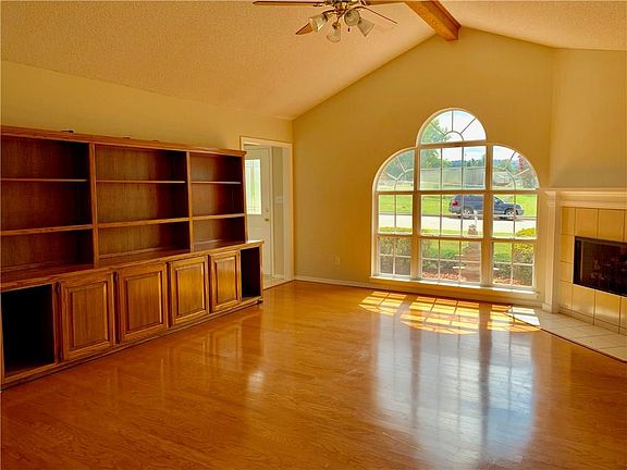 4th image of 1212 Sandstone Dr