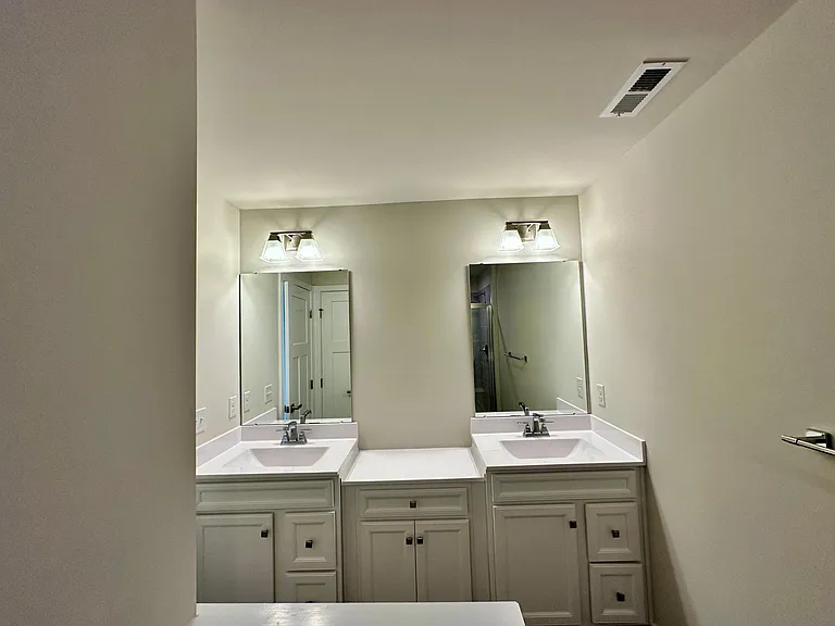 325 E Cochran St — Photo 24