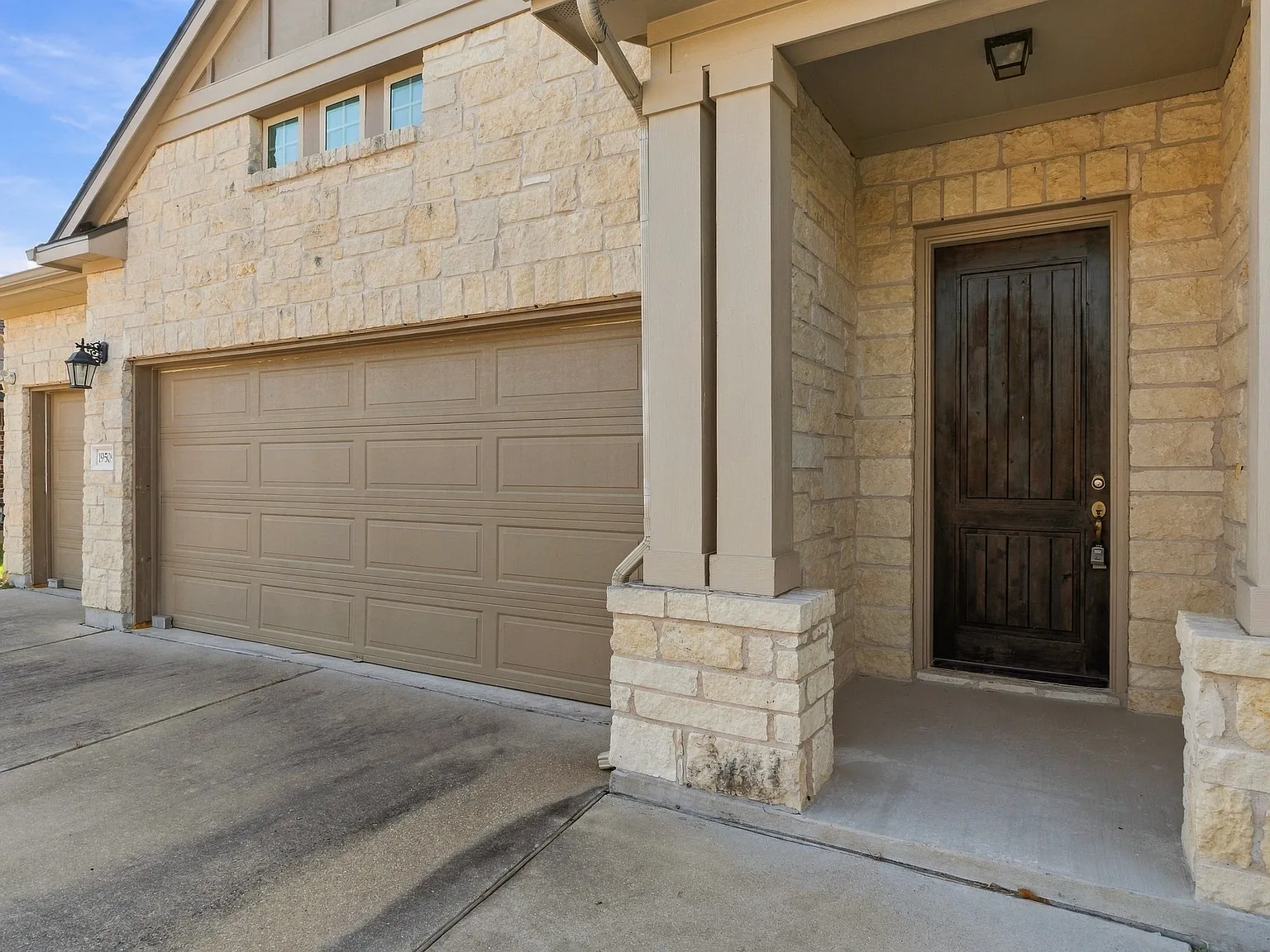 4 bed, 3075 sqft, $2,695 — Photo 3