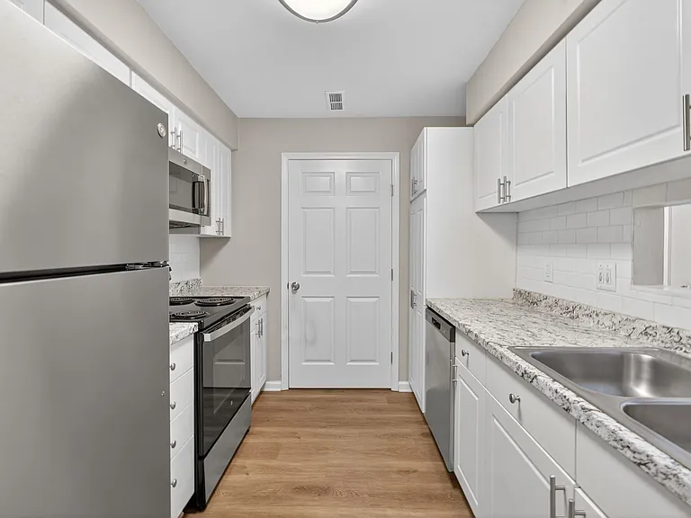 Nevin Place Apartments — Photo 37
