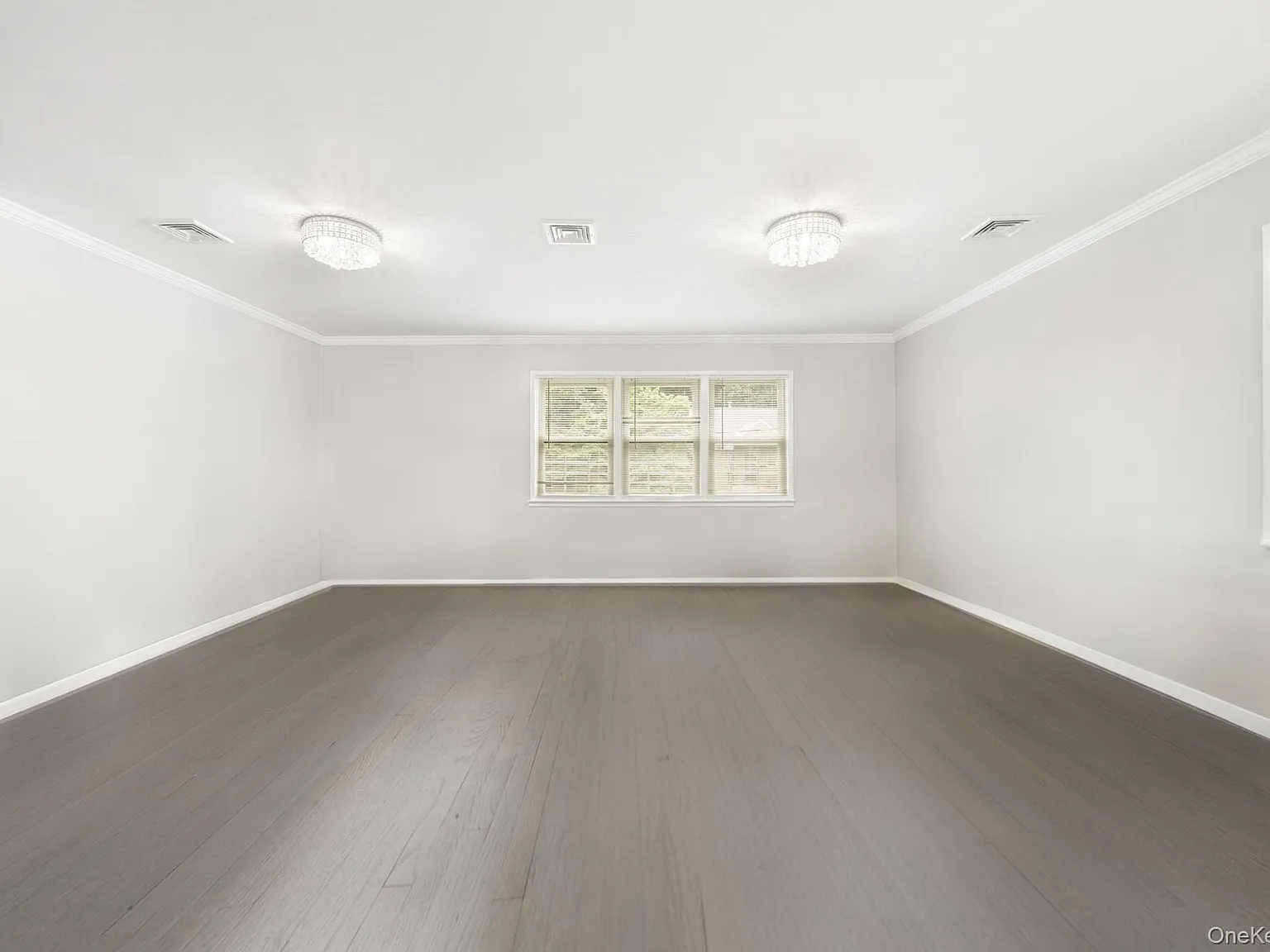 3 bed, 1.0 bath, 1190 sqft, $3,850 — Photo 4