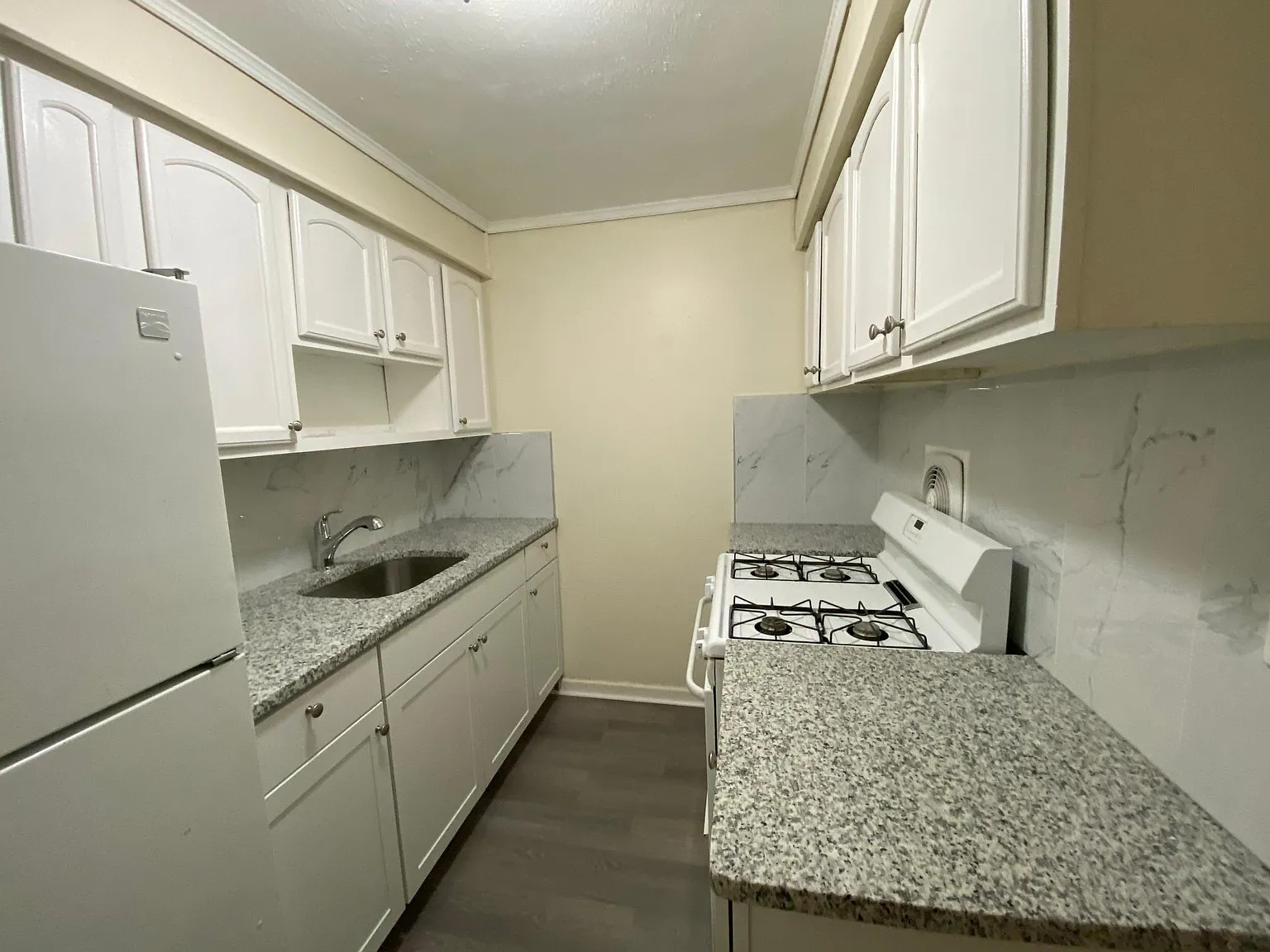2 bed, 800 sqft, $1,425 — Photo 2