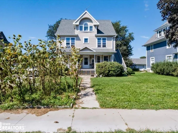 1221 West St, Grinnell, IA 50112