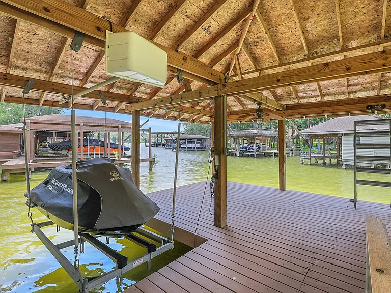 270 Lake Grove Dr — Photo 34