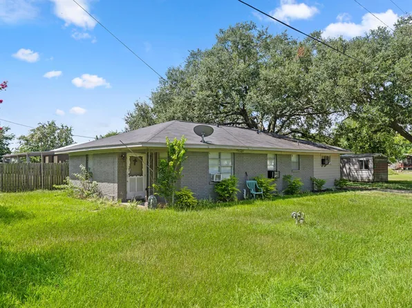 147 9th St W, Markham, TX 77456