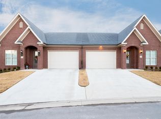 9 Chenal Village Cir, Little Rock, AR 72223