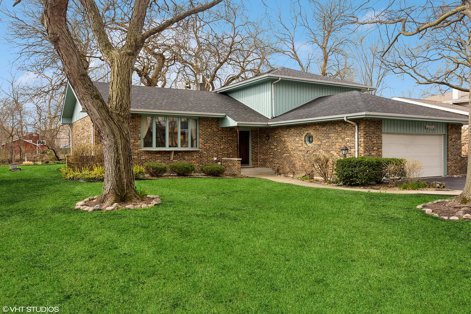 2441 Patricia Ln photo 1