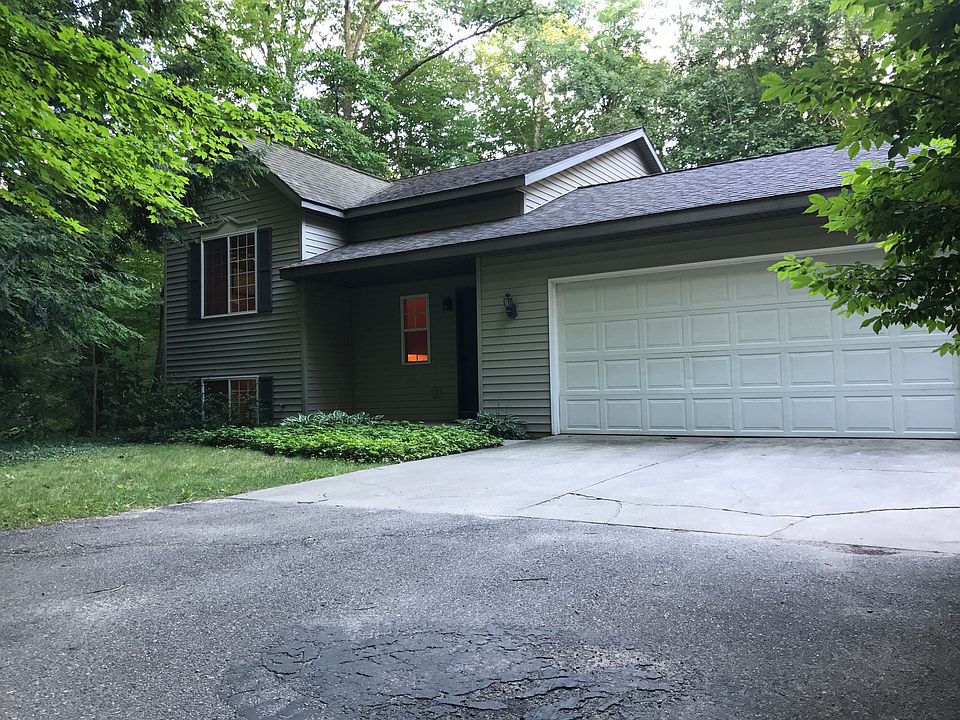1st image of 10266 Old Oak Ln