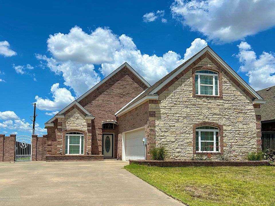 1st image of 830 Coulter Dr