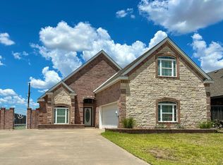 830 Coulter Dr, Burkburnett, TX 76354