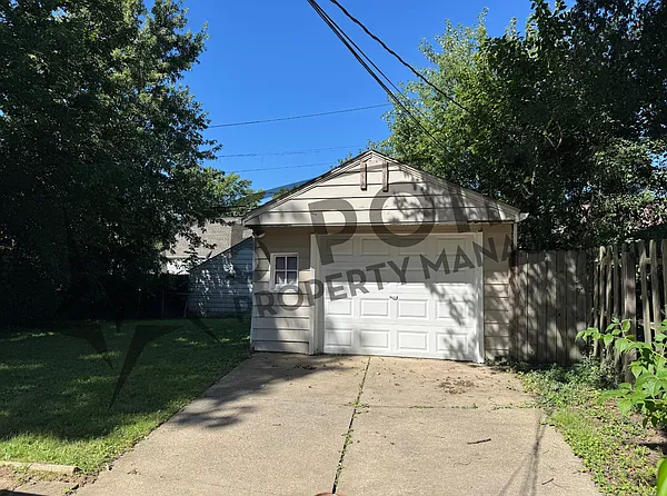 3 bed, 1.5 bath, 1368 sqft, $1,497 — Photo 4