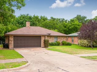 1304 Phillips Dr, Ennis, TX 75119
