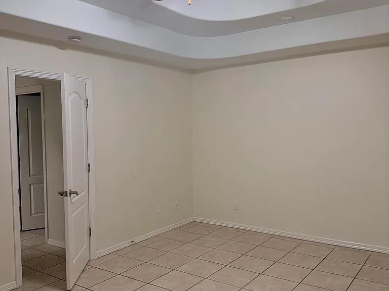 701 E Cheyenne Ave — Photo 8